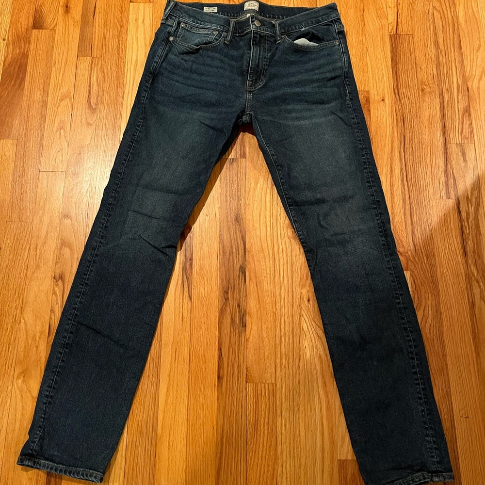 Very lightly used J. Crew slim/stretch fit denim jeans size 33x34